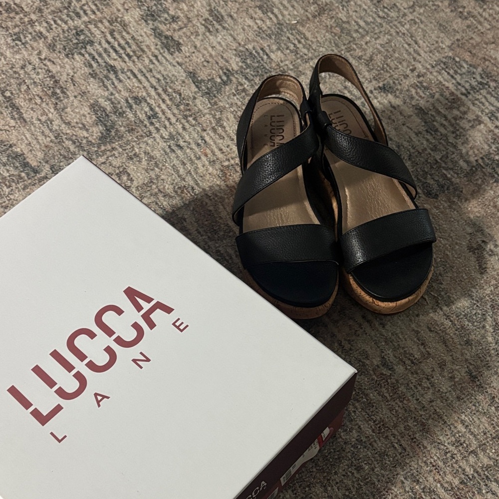 Lucca Lane Sandals Women Sz 6 Black Leather Olympia Cork Platform Pull On
Strap